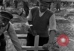 Image termine tombes Allemagne, 1945, de la seconde 45 séquences d'archives historiques vidéo 65675071657