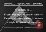 Standbild Shirts abgerissen während der jährlichen Stroh Rennen Chicago Illinois USA, 1932, aus Sekunde 3 historischem Filmmaterial Videoclip 65675071663