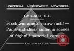 Standbild Shirts abgerissen während der jährlichen Stroh Rennen Chicago Illinois USA, 1932, aus Sekunde 5 historischem Filmmaterial Videoclip 65675071663
