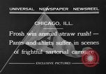 Standbild Shirts abgerissen während der jährlichen Stroh Rennen Chicago Illinois USA, 1932, aus Sekunde 12 historischem Filmmaterial Videoclip 65675071663