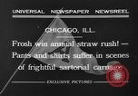 Standbild Shirts abgerissen während der jährlichen Stroh Rennen Chicago Illinois USA, 1932, aus Sekunde 14 historischem Filmmaterial Videoclip 65675071663