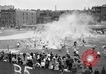 Standbild Shirts abgerissen während der jährlichen Stroh Rennen Chicago Illinois USA, 1932, aus Sekunde 29 historischem Filmmaterial Videoclip 65675071663