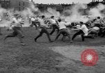 Standbild Shirts abgerissen während der jährlichen Stroh Rennen Chicago Illinois USA, 1932, aus Sekunde 30 historischem Filmmaterial Videoclip 65675071663