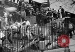 Standbild Shirts abgerissen während der jährlichen Stroh Rennen Chicago Illinois USA, 1932, aus Sekunde 59 historischem Filmmaterial Videoclip 65675071663