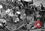Standbild Shirts abgerissen während der jährlichen Stroh Rennen Chicago Illinois USA, 1932, aus Sekunde 60 historischem Filmmaterial Videoclip 65675071663