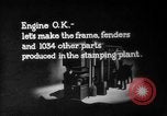 Standbild Herstellung und Montage von Studebaker Autos South Bend Indiana USA, 1920, aus Sekunde 7 historischem Filmmaterial Videoclip 65675071730