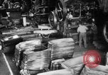 Standbild Herstellung und Montage von Studebaker Autos South Bend Indiana USA, 1920, aus Sekunde 12 historischem Filmmaterial Videoclip 65675071730