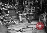 Standbild Herstellung und Montage von Studebaker Autos South Bend Indiana USA, 1920, aus Sekunde 17 historischem Filmmaterial Videoclip 65675071730