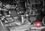 Standbild Herstellung und Montage von Studebaker Autos South Bend Indiana USA, 1920, aus Sekunde 18 historischem Filmmaterial Videoclip 65675071730