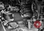 Standbild Herstellung und Montage von Studebaker Autos South Bend Indiana USA, 1920, aus Sekunde 20 historischem Filmmaterial Videoclip 65675071730