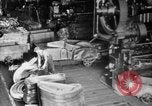 Standbild Herstellung und Montage von Studebaker Autos South Bend Indiana USA, 1920, aus Sekunde 24 historischem Filmmaterial Videoclip 65675071730