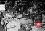Standbild Herstellung und Montage von Studebaker Autos South Bend Indiana USA, 1920, aus Sekunde 29 historischem Filmmaterial Videoclip 65675071730
