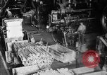 Standbild Herstellung und Montage von Studebaker Autos South Bend Indiana USA, 1920, aus Sekunde 32 historischem Filmmaterial Videoclip 65675071730