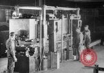 Standbild Herstellung und Montage von Studebaker Autos South Bend Indiana USA, 1920, aus Sekunde 45 historischem Filmmaterial Videoclip 65675071730