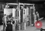 Standbild Herstellung und Montage von Studebaker Autos South Bend Indiana USA, 1920, aus Sekunde 47 historischem Filmmaterial Videoclip 65675071730