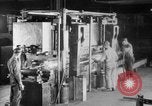 Standbild Herstellung und Montage von Studebaker Autos South Bend Indiana USA, 1920, aus Sekunde 49 historischem Filmmaterial Videoclip 65675071730
