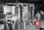 Standbild Herstellung und Montage von Studebaker Autos South Bend Indiana USA, 1920, aus Sekunde 53 historischem Filmmaterial Videoclip 65675071730