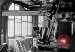 Standbild Endmontage von Studebaker Autos im Werk South Bend Indiana USA, 1920, aus Sekunde 36 historischem Filmmaterial Videoclip 65675071731