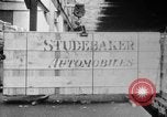 Standbild Automobile für den Export in der Studebaker Fabrik in Amerika United States USA, 1920, aus Sekunde 20 historischem Filmmaterial Videoclip 65675071732