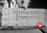 Standbild Automobile für den Export in der Studebaker Fabrik in Amerika United States USA, 1920, aus Sekunde 21 historischem Filmmaterial Videoclip 65675071732