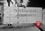 Standbild Automobile für den Export in der Studebaker Fabrik in Amerika United States USA, 1920, aus Sekunde 22 historischem Filmmaterial Videoclip 65675071732