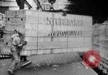 Standbild Automobile für den Export in der Studebaker Fabrik in Amerika United States USA, 1920, aus Sekunde 24 historischem Filmmaterial Videoclip 65675071732