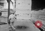 Standbild Automobile für den Export in der Studebaker Fabrik in Amerika United States USA, 1920, aus Sekunde 29 historischem Filmmaterial Videoclip 65675071732