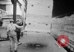 Standbild Automobile für den Export in der Studebaker Fabrik in Amerika United States USA, 1920, aus Sekunde 30 historischem Filmmaterial Videoclip 65675071732