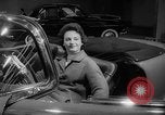 Standbild Internationale Automobilausstellung New York United States USA, 1959, aus Sekunde 19 historischem Filmmaterial Videoclip 65675071750