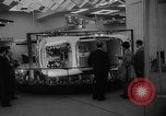 Standbild Internationale Automobilausstellung New York United States USA, 1959, aus Sekunde 35 historischem Filmmaterial Videoclip 65675071750