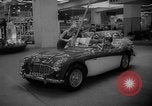 Standbild Internationale Automobilausstellung New York United States USA, 1959, aus Sekunde 41 historischem Filmmaterial Videoclip 65675071750