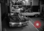 Standbild Internationale Automobilausstellung New York United States USA, 1959, aus Sekunde 61 historischem Filmmaterial Videoclip 65675071750