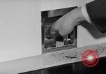 Image billet de chemin de fer automatisé machine Japon, 1967, de la seconde 32 séquences d'archives historiques vidéo 65675071759