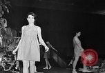 Immagine di Lavabile in lavatrice di sposa Manhattan New York City USA, 1967, secondo 9 filmato di repertorio 65675071760