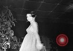 Immagine di Lavabile in lavatrice di sposa Manhattan New York City USA, 1967, secondo 11 filmato di repertorio 65675071760