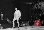 Immagine di Lavabile in lavatrice di sposa Manhattan New York City USA, 1967, secondo 16 filmato di repertorio 65675071760