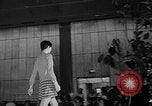 Immagine di Lavabile in lavatrice di sposa Manhattan New York City USA, 1967, secondo 27 filmato di repertorio 65675071760