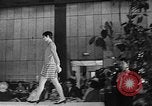 Immagine di Lavabile in lavatrice di sposa Manhattan New York City USA, 1967, secondo 30 filmato di repertorio 65675071760