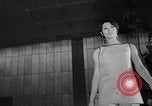 Immagine di Lavabile in lavatrice di sposa Manhattan New York City USA, 1967, secondo 31 filmato di repertorio 65675071760