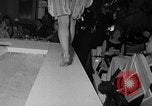 Immagine di Lavabile in lavatrice di sposa Manhattan New York City USA, 1967, secondo 40 filmato di repertorio 65675071760
