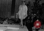 Immagine di Lavabile in lavatrice di sposa Manhattan New York City USA, 1967, secondo 41 filmato di repertorio 65675071760