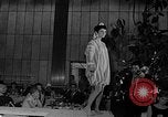Immagine di Lavabile in lavatrice di sposa Manhattan New York City USA, 1967, secondo 42 filmato di repertorio 65675071760