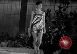 Immagine di Lavabile in lavatrice di sposa Manhattan New York City USA, 1967, secondo 45 filmato di repertorio 65675071760
