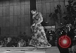 Immagine di Lavabile in lavatrice di sposa Manhattan New York City USA, 1967, secondo 59 filmato di repertorio 65675071760