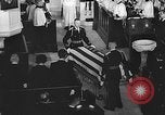 Immagine di General Douglas MacArthur sepoltura Norfolk Virginia USA, 1964, secondo 56 filmato di repertorio 65675071762