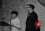 Immagine di Sfilata di moda Universal City Los Angeles California USA, 1964, secondo 19 filmato di repertorio 65675071763