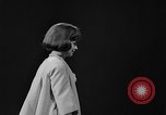 Immagine di Sfilata di moda Universal City Los Angeles California USA, 1964, secondo 31 filmato di repertorio 65675071763