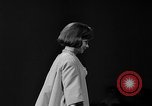 Immagine di Sfilata di moda Universal City Los Angeles California USA, 1964, secondo 32 filmato di repertorio 65675071763