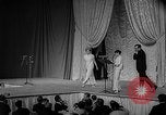 Immagine di Sfilata di moda Universal City Los Angeles California USA, 1964, secondo 35 filmato di repertorio 65675071763