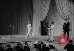 Immagine di Sfilata di moda Universal City Los Angeles California USA, 1964, secondo 36 filmato di repertorio 65675071763